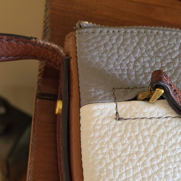 Fossil Crossbody - Picture 3 of 3
